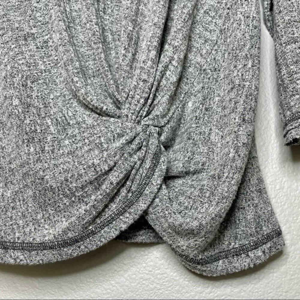 Anthropologie • 3/4 Gray Ribbed Front Twist Top sz M - Picture 5 of 8
